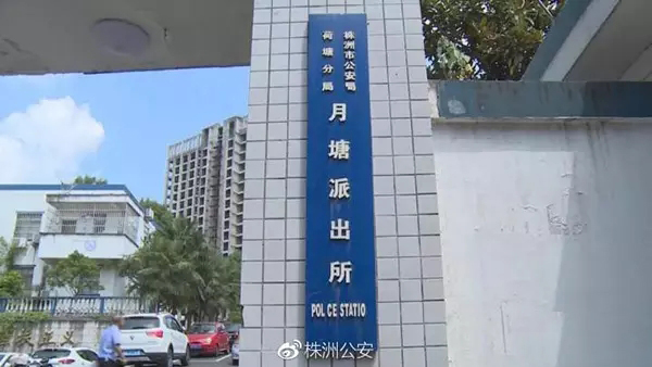 超市收银员一个月3000块钱,超市收银员2300