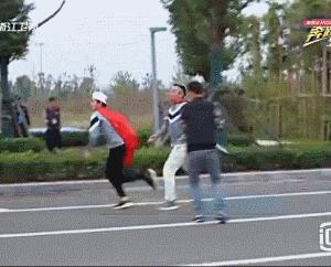 鹿晗开始踢足球了吗,鹿晗踢球怎么样