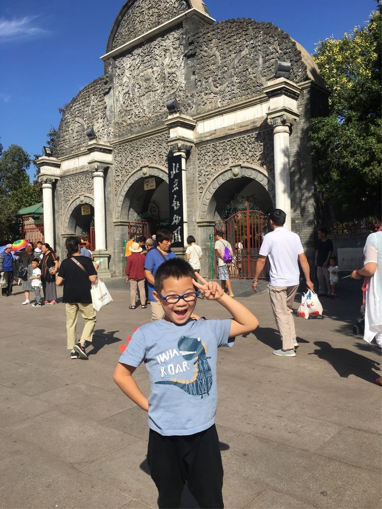 和小屁孩们一起出去玩的视频,和小屁孩玩的一天