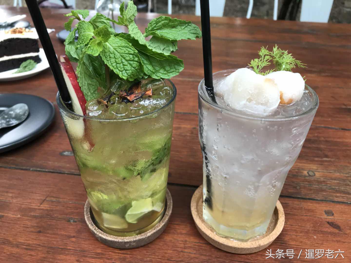 古树丛下享受下午茶时光！柠檬配薄荷混苹果汁加苏打，您猜啥味？