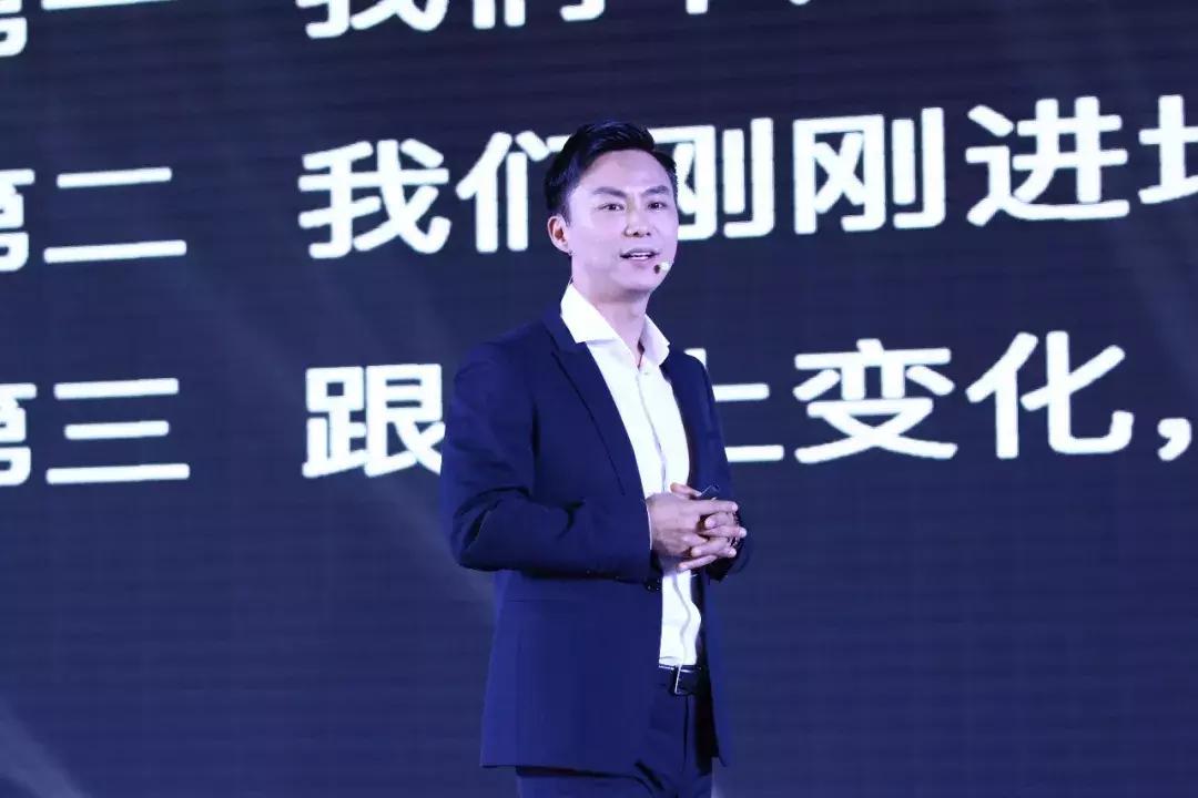 “新经济直通车盛大发布”，今天盘石联同中小企业一起搞事情！