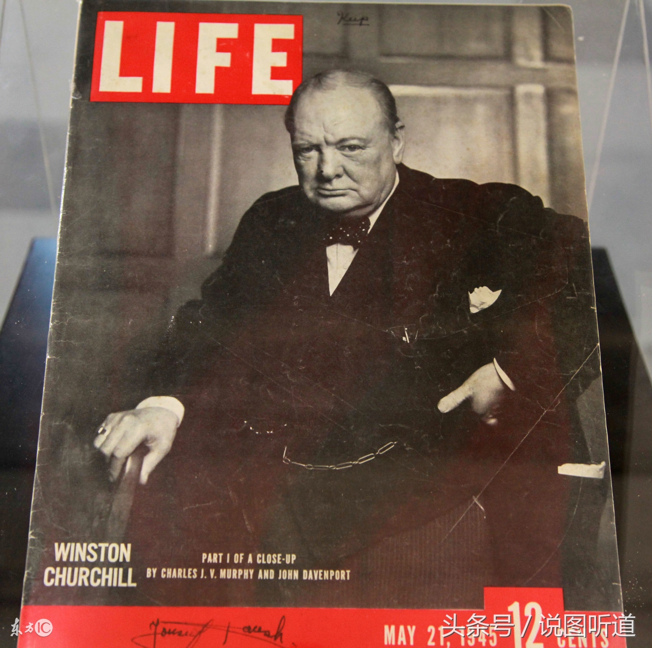 摄影师抢了英国首相嘴里的香烟，抢完还没跑