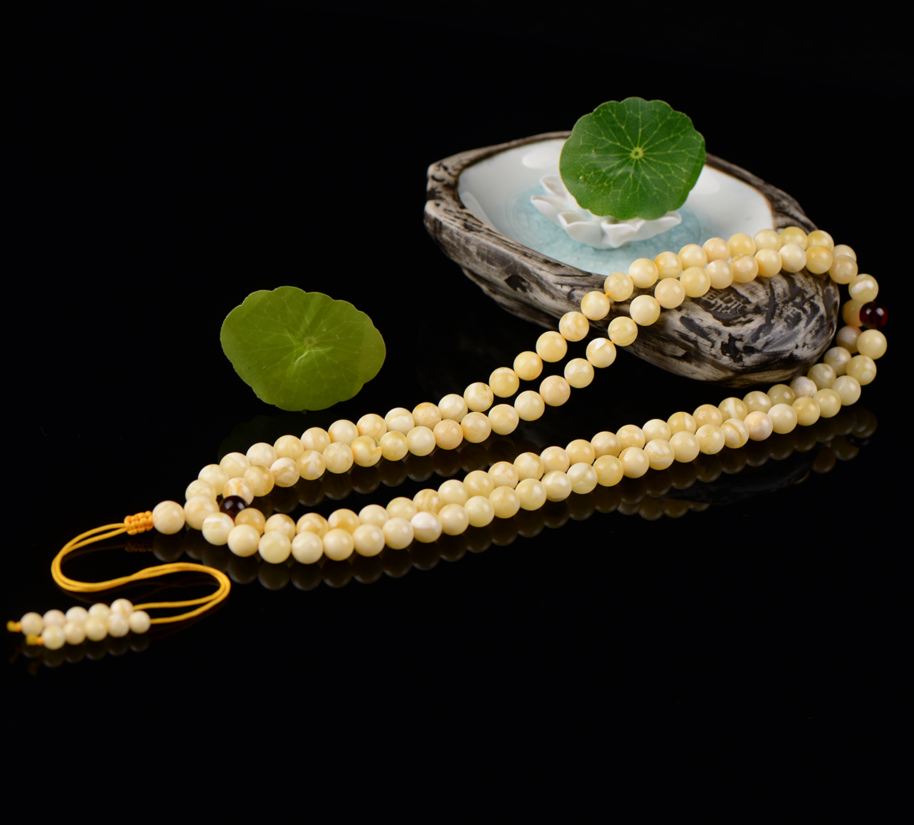 蜜蜡手串戴松还是戴紧,蜜蜡手串108颗佩戴太松怎么办