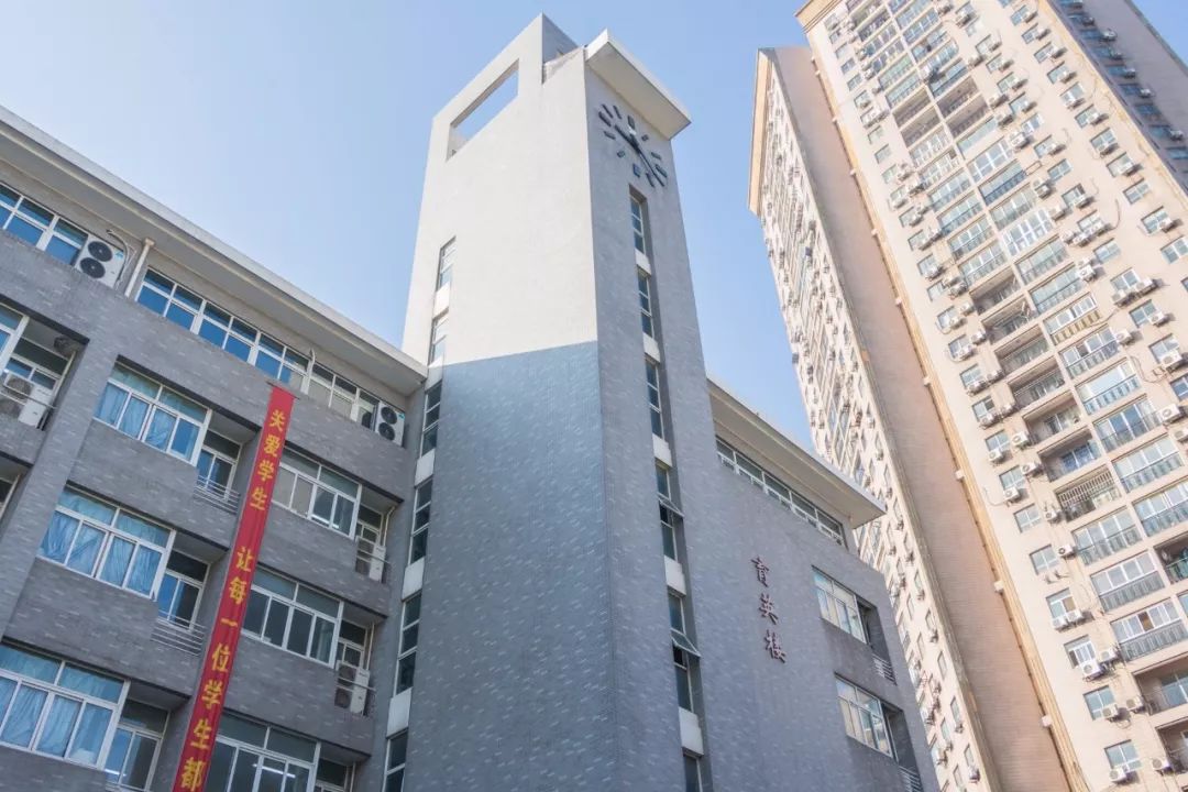 南京这所中学500元建校，出了2位世界冠军，最擅长的却是买买