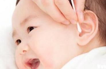 耳朵进水用棉签弄过有血丝,防止宝宝耳朵进水小妙招