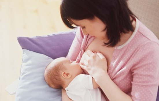 耳朵进水用棉签弄过有血丝,防止宝宝耳朵进水小妙招
