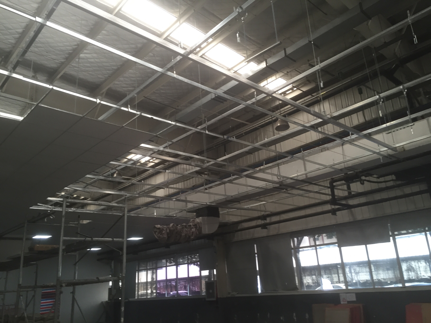 轻钢龙骨吊顶200平多久能吊好,一平米的轻钢龙骨吊顶要多少配件