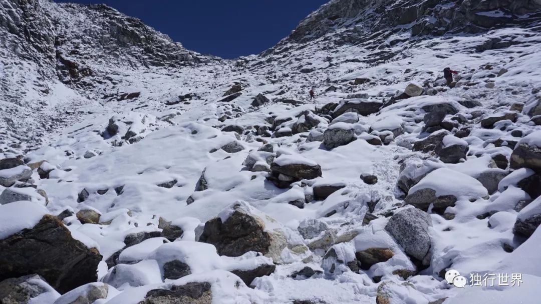 当你还在为生活抱怨,当你还在抱怨生活不易的时候