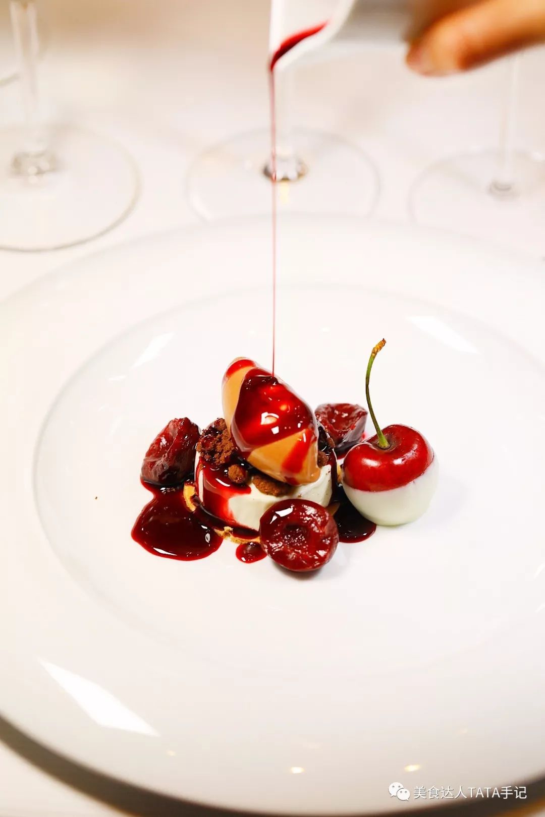 一不留神就掉进坑里,一不留神就会掉进一个大坑