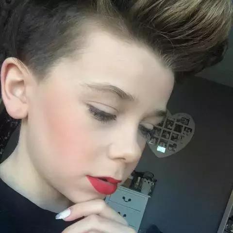 儿童一步一步教你学化妆,小孩一步一步教你学化妆