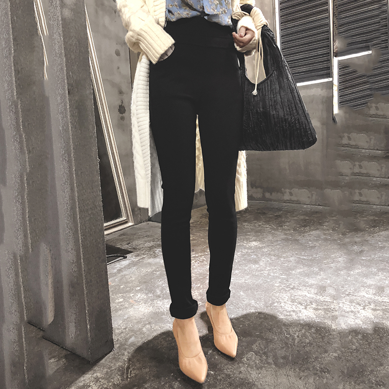 小脚裤怎么搭配衣服才好看秋冬,小脚裤怎么搭配好看冬季