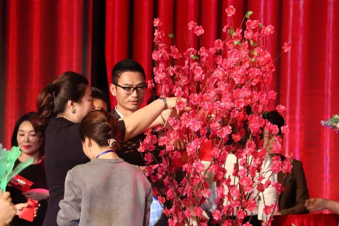 大佟小议现场:美业最豪大舅哥!巨邦国际十九岁生日答谢会召开