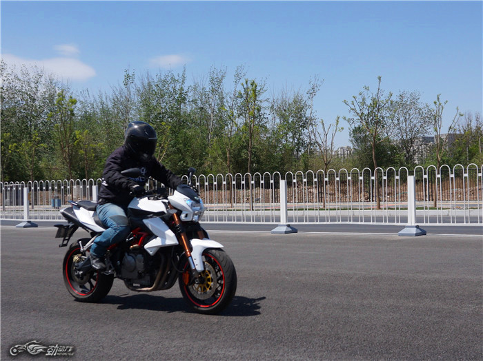 黄龙600巡航和春风650,春风nk650和黄龙600