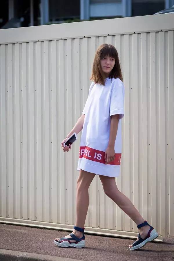 韩星都在穿的鞋潮牌,韩国明星夏天穿的鞋子