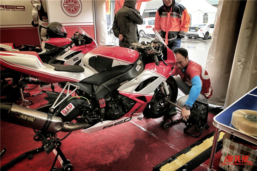 “旱鸭子与水怪”2016我是车手挑战赛首战摩托车组