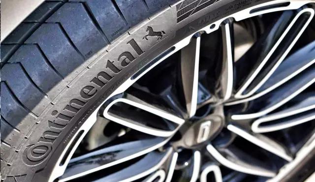 车主吐槽观致5：车太宽，够不着大腿