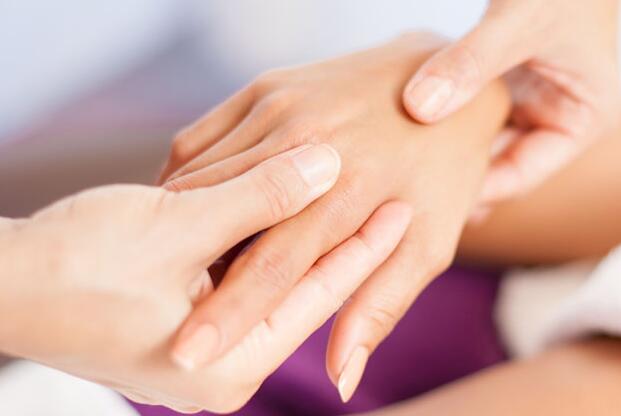 揉五指的最佳方法,如何推拿五指