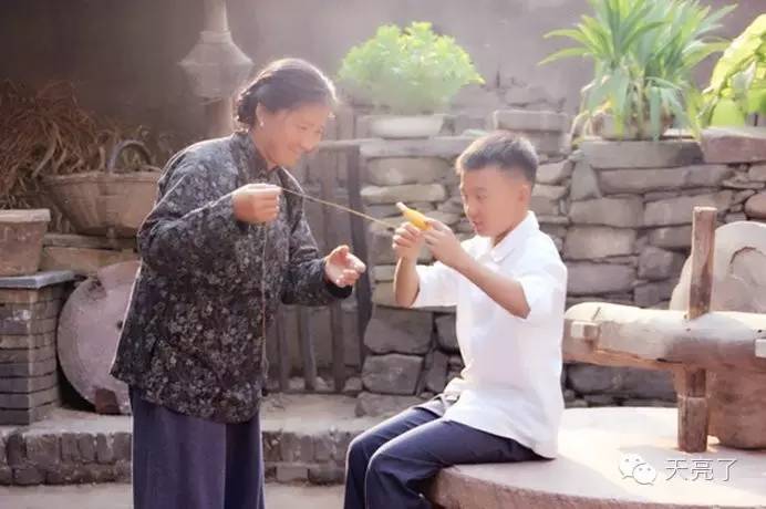 百鸟朝凤场面出乎我的意料,我们这个时代的尴尬说到内心里去