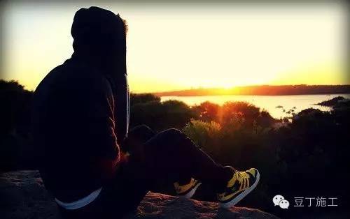 两名同事离职的新闻,部门两名同事集体辞职原因