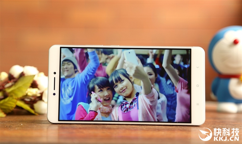 6.44寸黄金大屏！小米Max深度评测：续航惊人