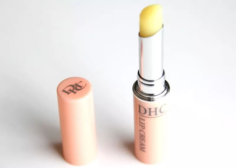 嘴唇干裂浮皮？不先用这9款护唇法宝，涂什么口红都拯救不了你！