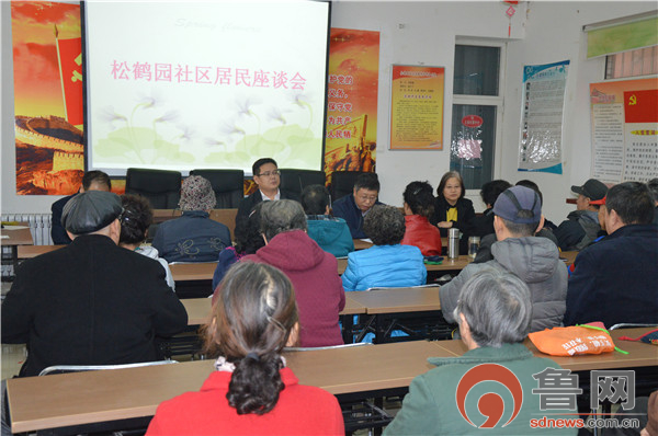 社区服务暖人心居民锦旗来致谢,社区为民办实事居民感激送锦旗