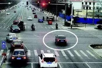 车上没有灭火器反光背心怎么处罚,汽车年检不用灭火器和反光背心