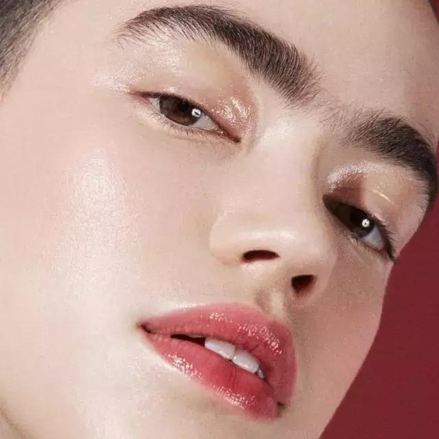 一支眼线笔如何搞定不明显眼妆,只有一支眼线笔怎么画