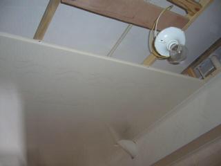 卫生间排气口太低怎么装吊顶,水管低于窗户怎么吊顶