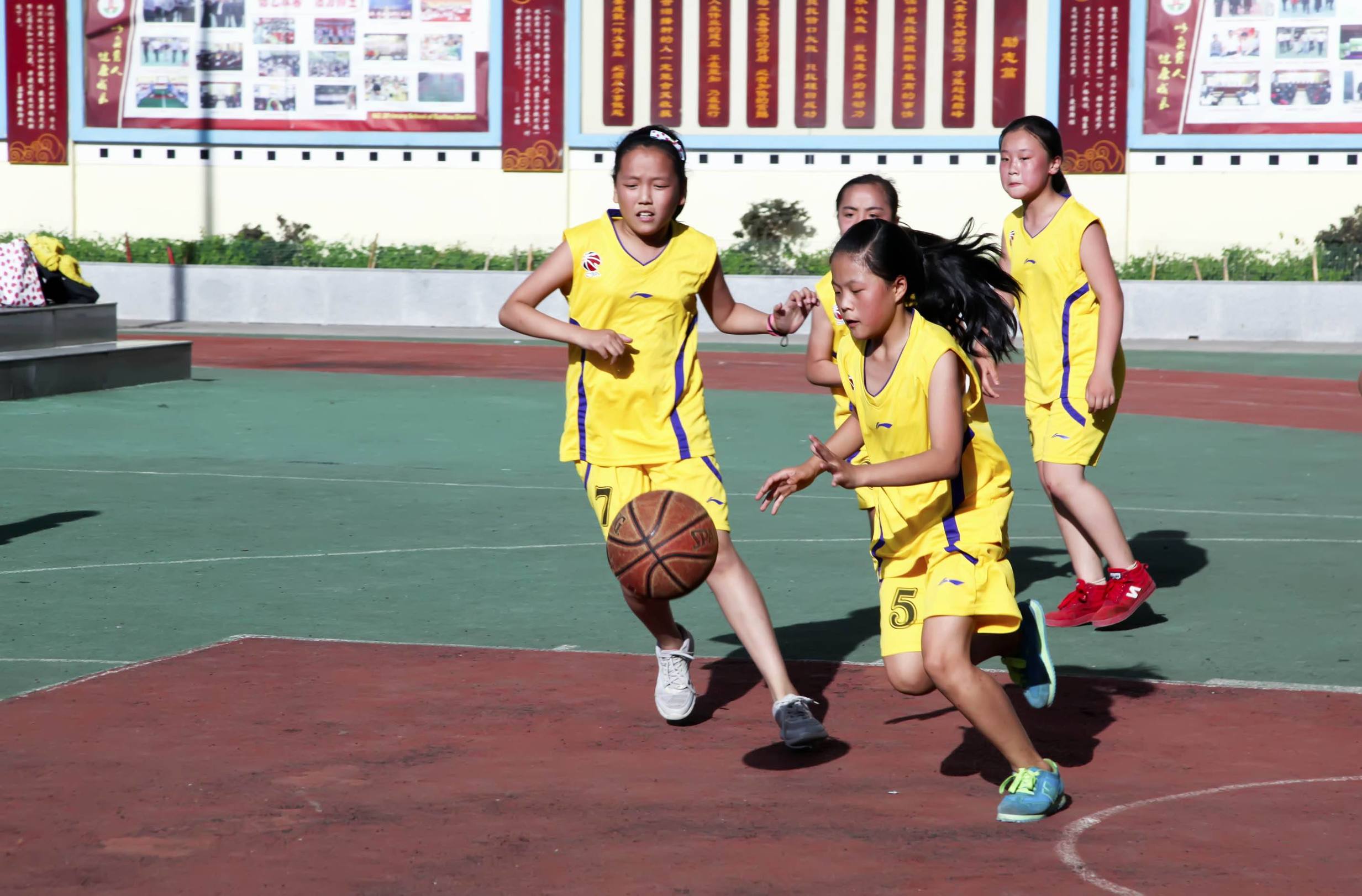 寒假里娃娃咋运动趣味性更重要