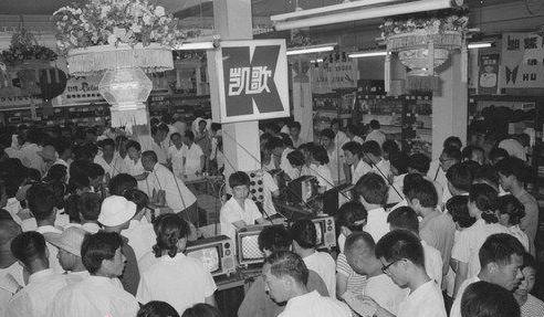 这可能是80年代最挣钱的生意!人山人海只为张门票……