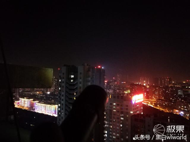 巴掌大的强光手电小钢炮,强光家用手电筒远射超亮