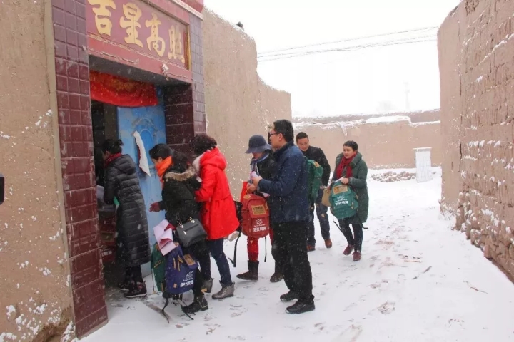 阳光教育集团参加“送文化，送医疗，送科技，送教育”慰问活动