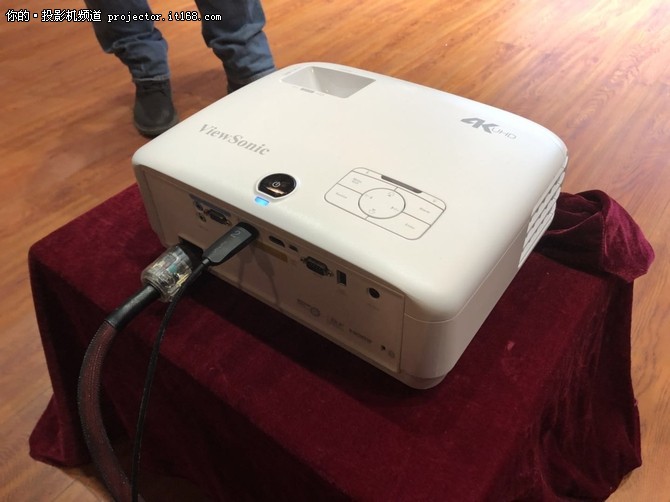 优派投影仪4k卧室哪款值得入手,优派v8-4k家用专业投影机评测