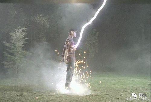 被闪电击中的人会怎么样,被闪电击中得到永生