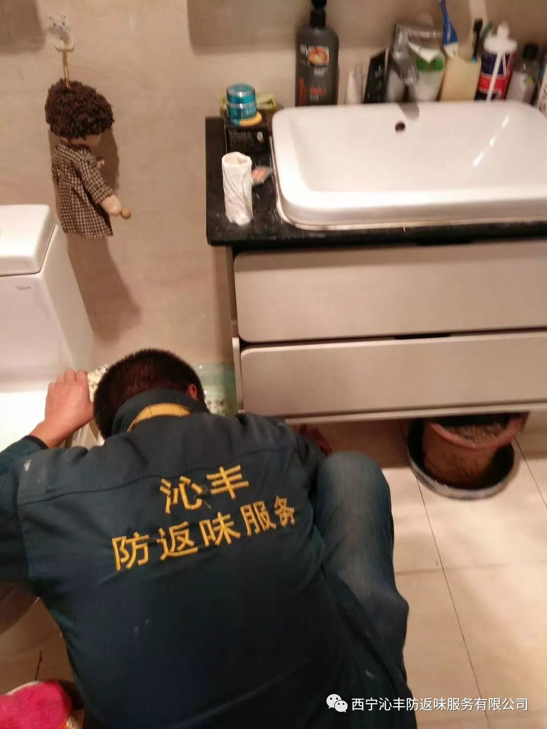 防溢水洗脸盆有异味怎么处理,面盆溢水孔如何防臭