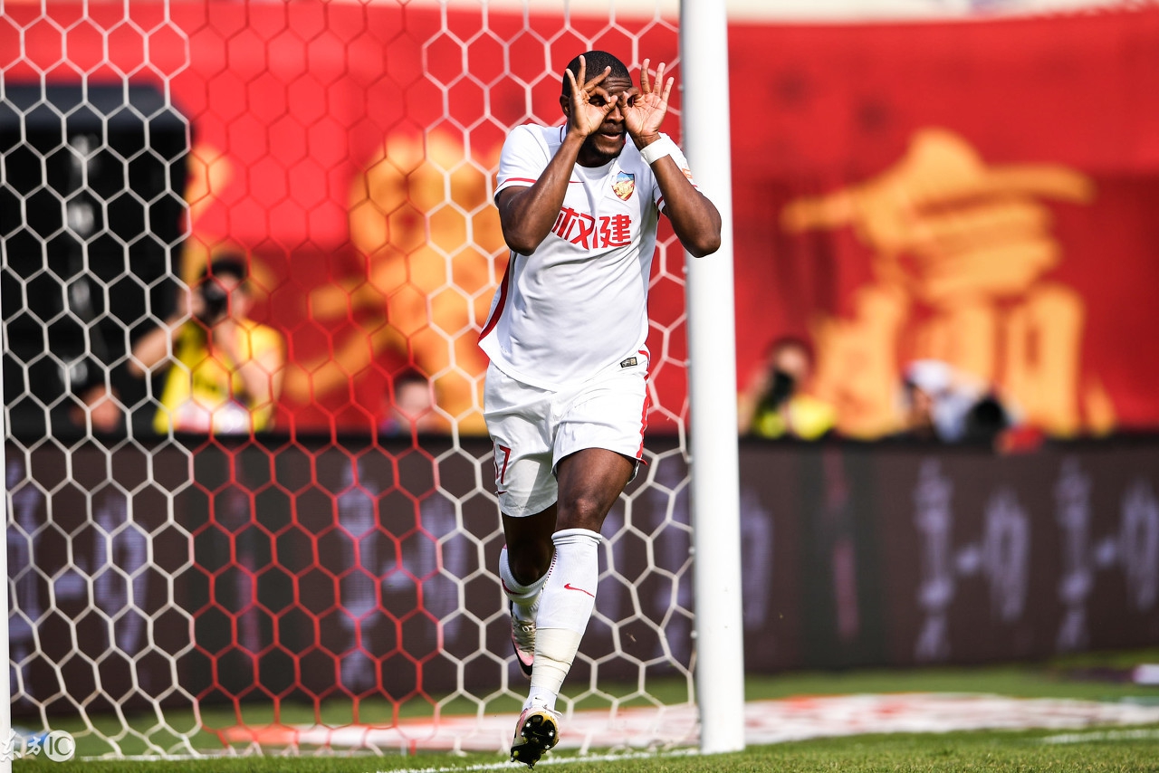 2.7亿德甲神锋现身水滴，让菲律宾人直叹气，亚冠还看这个队！