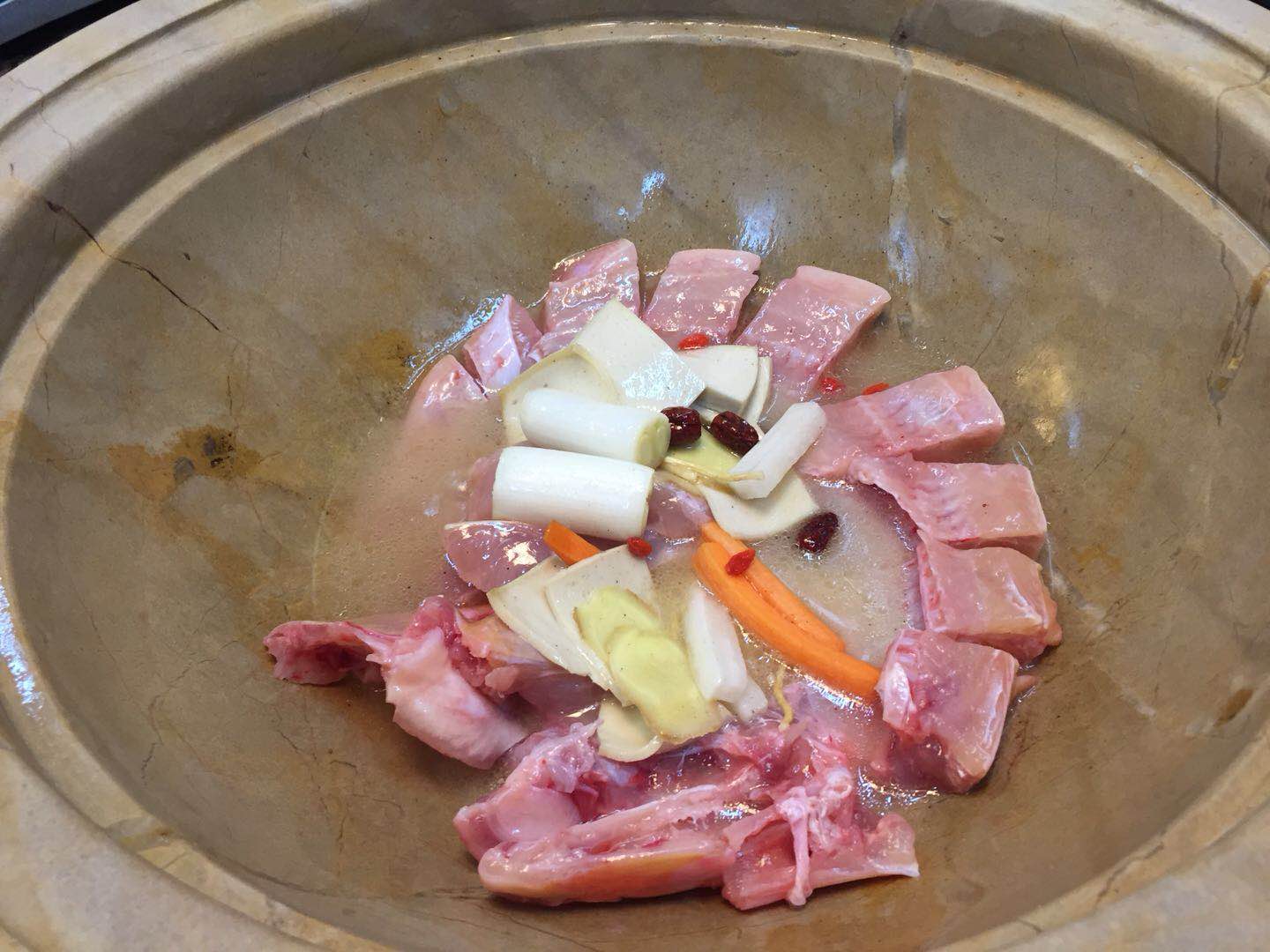 吃云南蒸汽石锅鱼,云南蒸汽石锅鱼美味中的精品