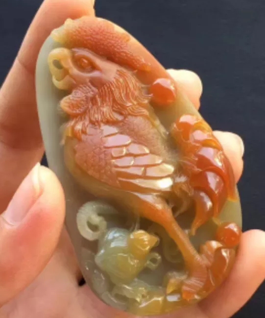 翡翠水滴吊坠的寓意是什么,男士戴如意翡翠吊坠的寓意