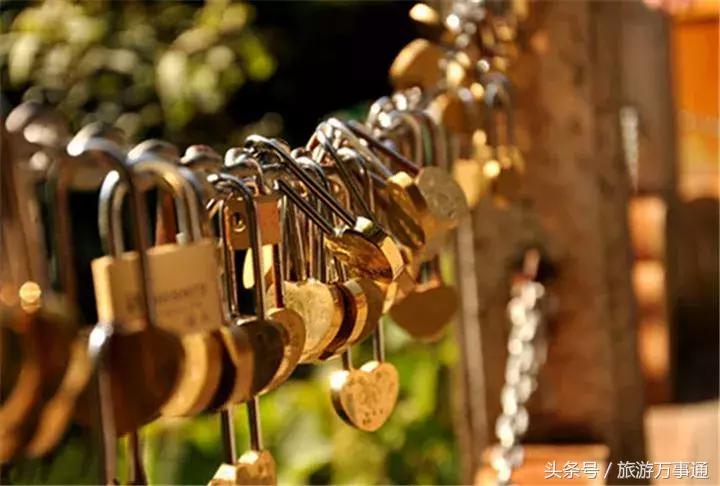 来新市古镇感受浓浓的年味,新春走基层古镇寻风情年味扑面来