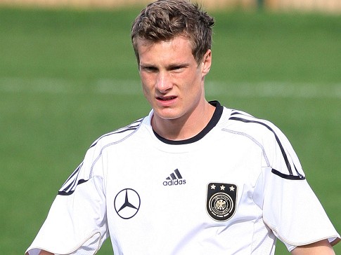 科技型边后卫!前德国国脚当打之年遗憾退役,竟是为了做一款app