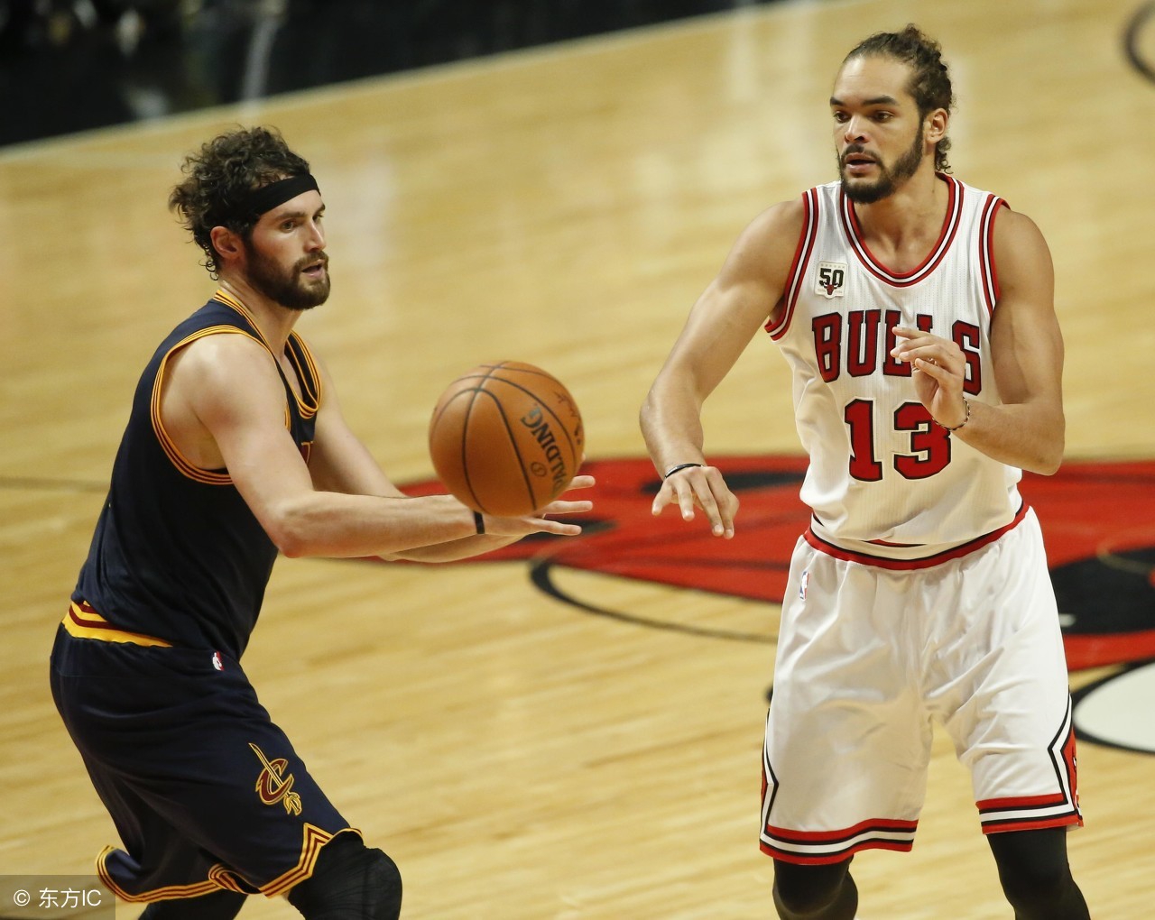 被移动互联网时代推着走的虎扑，能否让球迷永远相爱