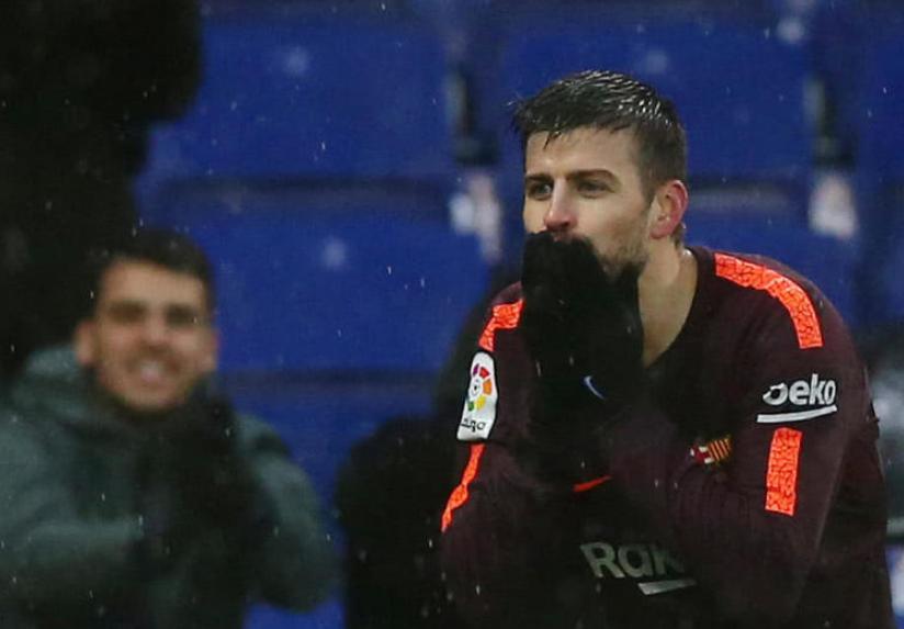 皮克惨遭黄牌警告,皮克被骂