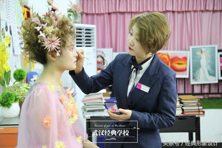 武汉学化妆的学校推荐,武汉化妆学校哪里最好学