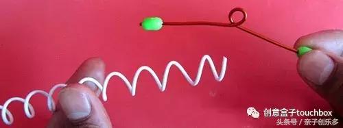 周末在家给孩子做什么玩具,熊孩子在家玩手机