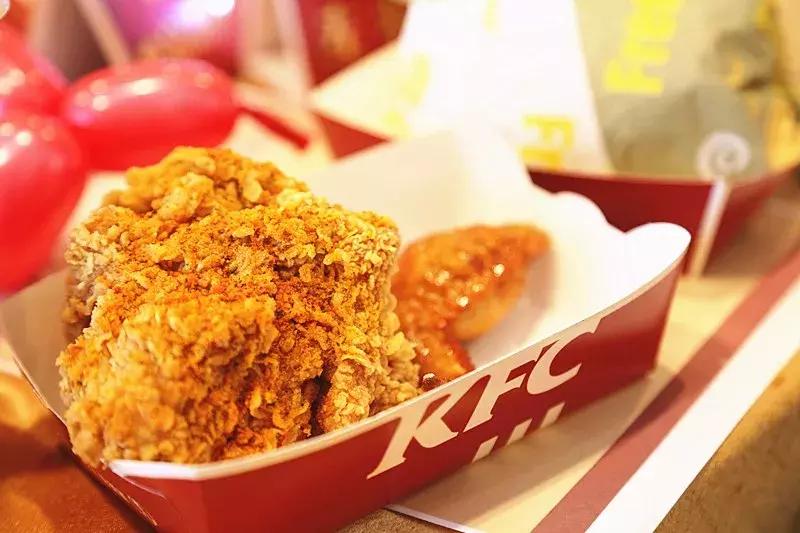 肯德基出新鸡翅啦！里面藏着的竟然是米饭？