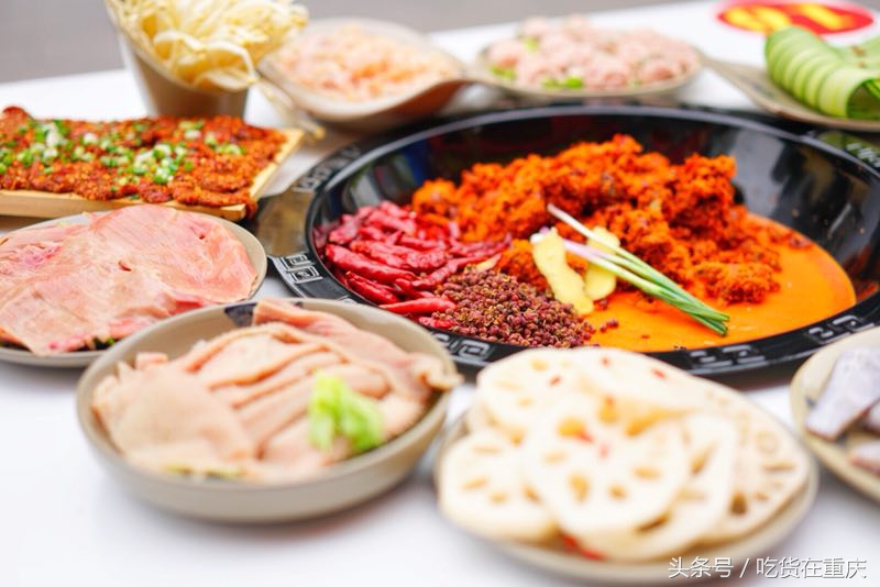 红得彻底，辣得翻天，“哈儿军长”的火锅逗是不一样