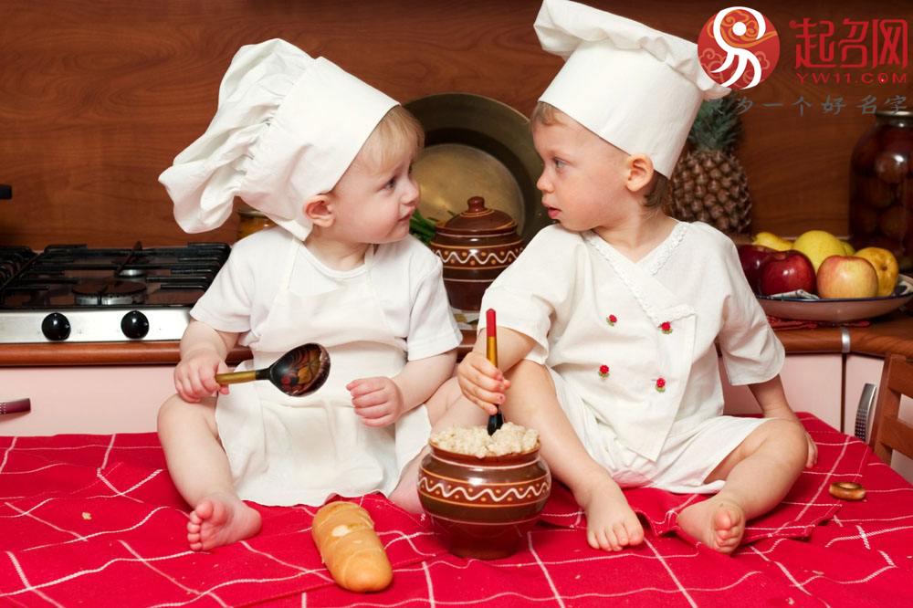 双胞胎女孩起名好听的名字大全集,双胞胎起名一个字的名字