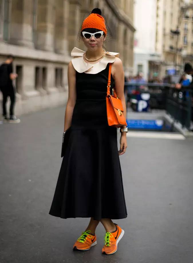 nike价值30万的鞋,nike一共赚了多少钱