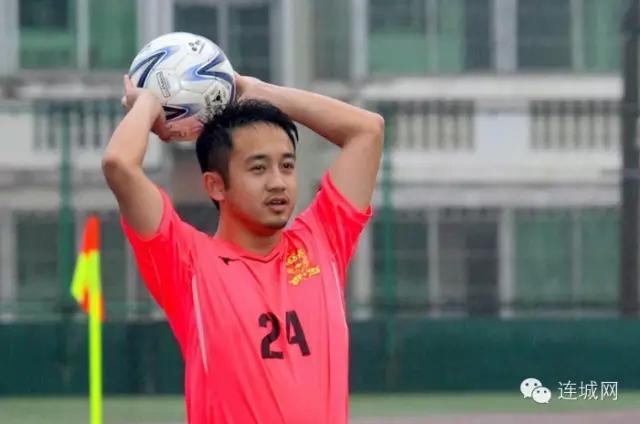 雨中激情的奔跑！连城主场1:0战胜奥克队！